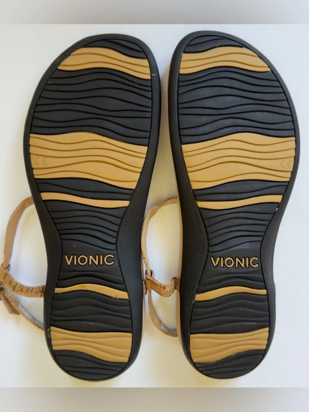 Vionic Lizbeth T-Strap Orthotic Sandals Women's Size 9 Cork Gold.